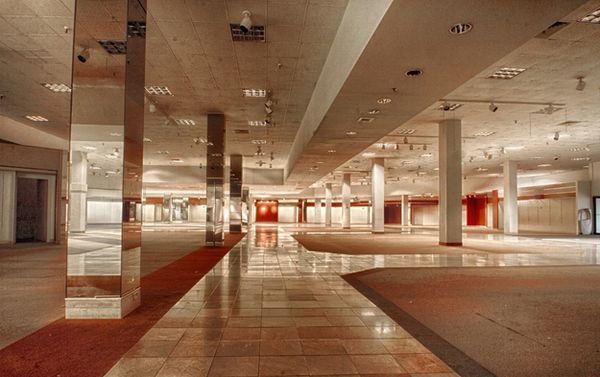 Crestwood Mall - St. Louis, Missouri -Top 9 Most Surreal Abandoned American Shopping Centers-19