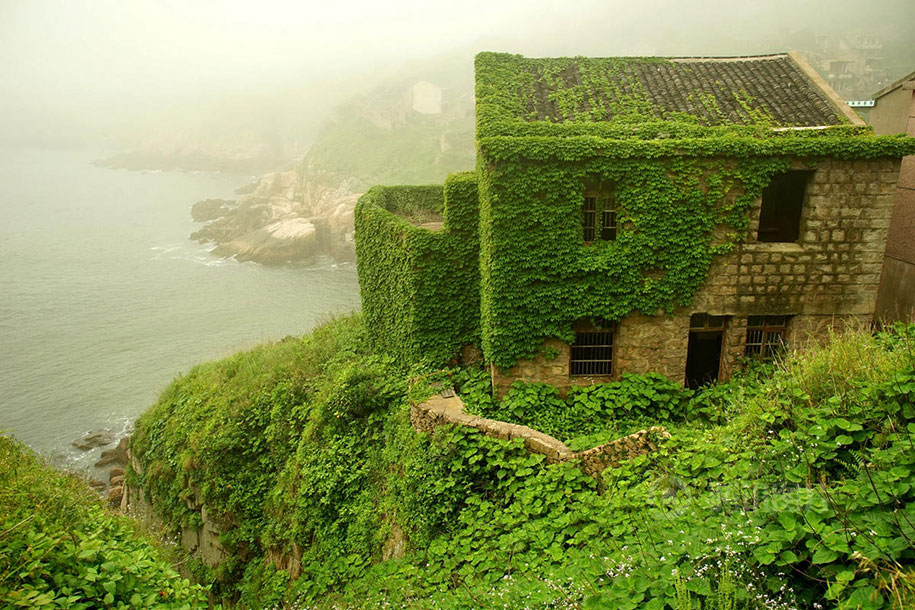 See How Nature Relcaims A Beautiful Abandoned Fishing Village In China?-9