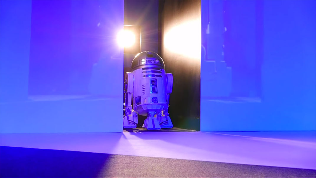 This Amazing R2-D2 Will Come To You And Provide Fresh Drinks-