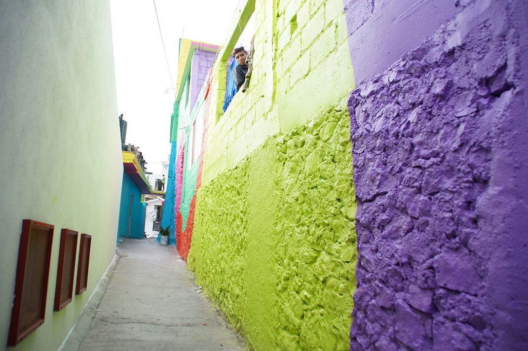To Unite The Community Against Violence Artists Paint A Mural On 200 Houses -8