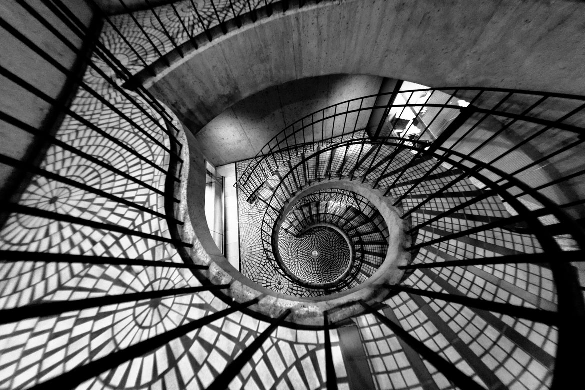 30 Absolutely Mesmerizing Spiral Staircase Designs From Around The World-21