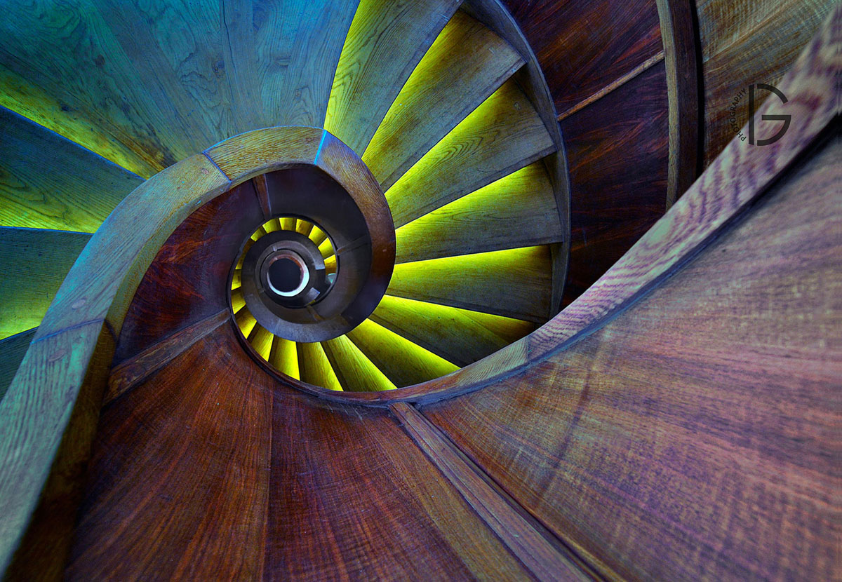 30 Absolutely Mesmerizing Spiral Staircase Designs From Around The World-25