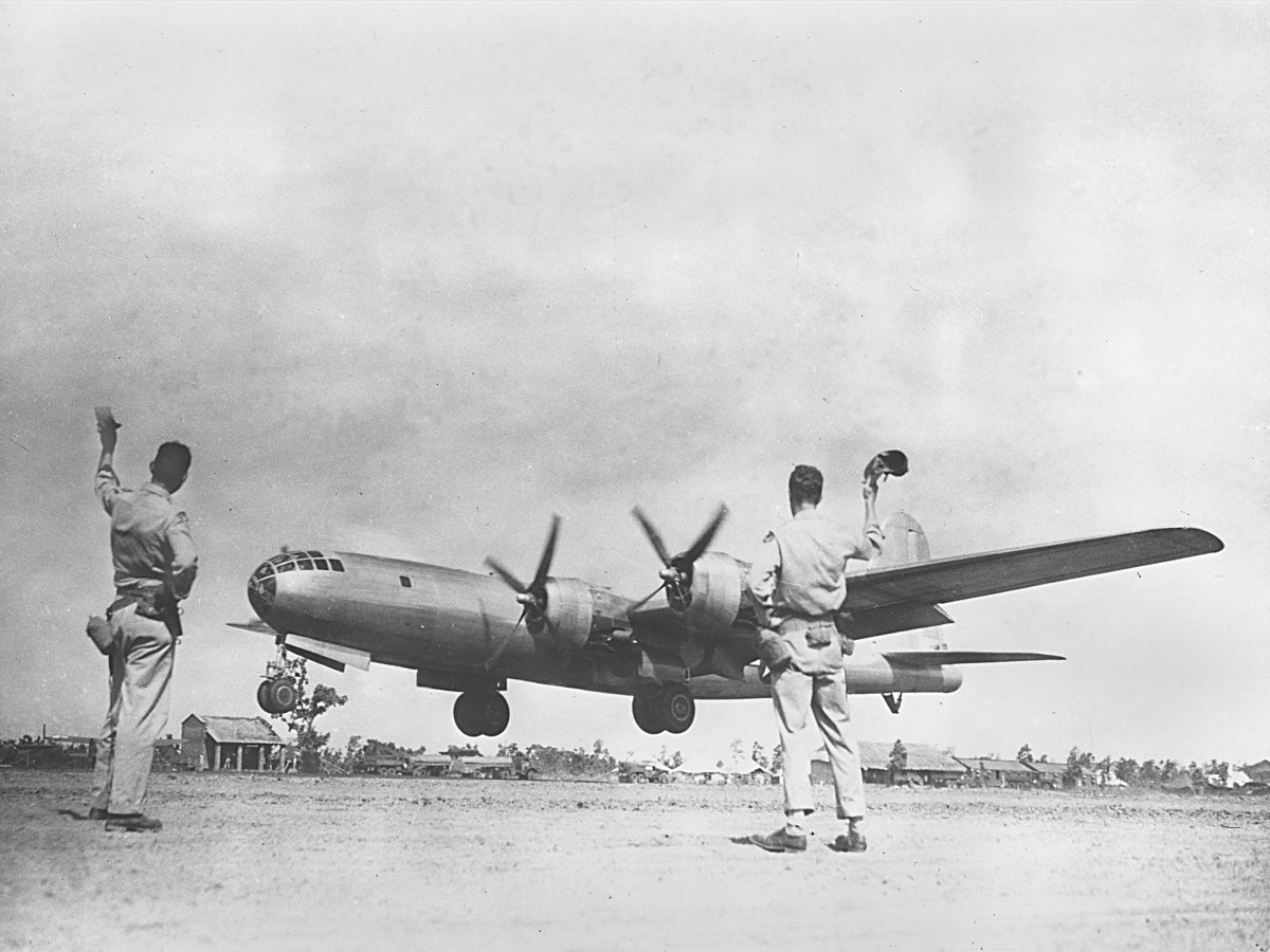 Amazing Pictures of World War 2 Bomber At Bottom Of Nevada Lake-2