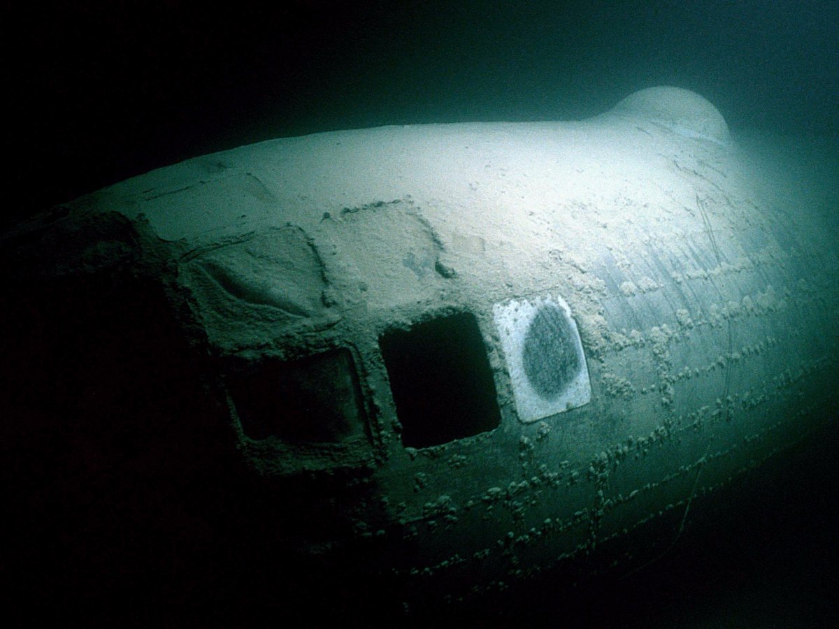 Amazing Pictures of World War 2 Bomber At Bottom Of Nevada Lake-8