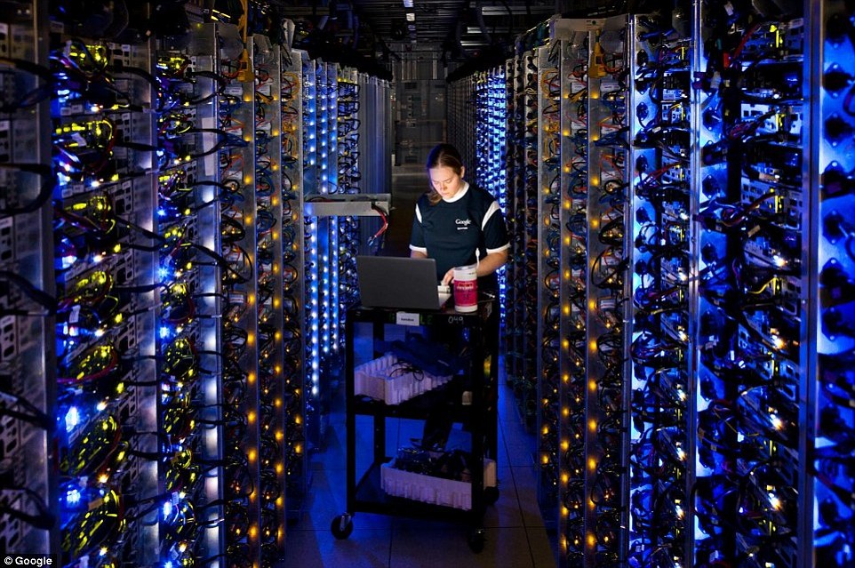 A Google engineer diagnosis a heated processor-Google Gives A Rare Glimpse Into Its Gigantic Network Infrasture Used To Provide Its Various Services-6