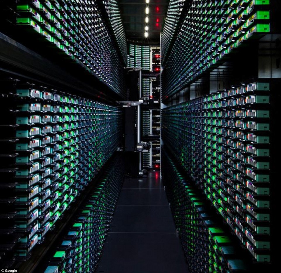 Google Gives A Rare Glimpse Into Its Gigantic Network Infrasture Used To Provide Its Various Services-8
