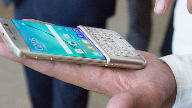 Hands-on Review Of Samsung's Blackberry Like Qwerty Keyboard-6