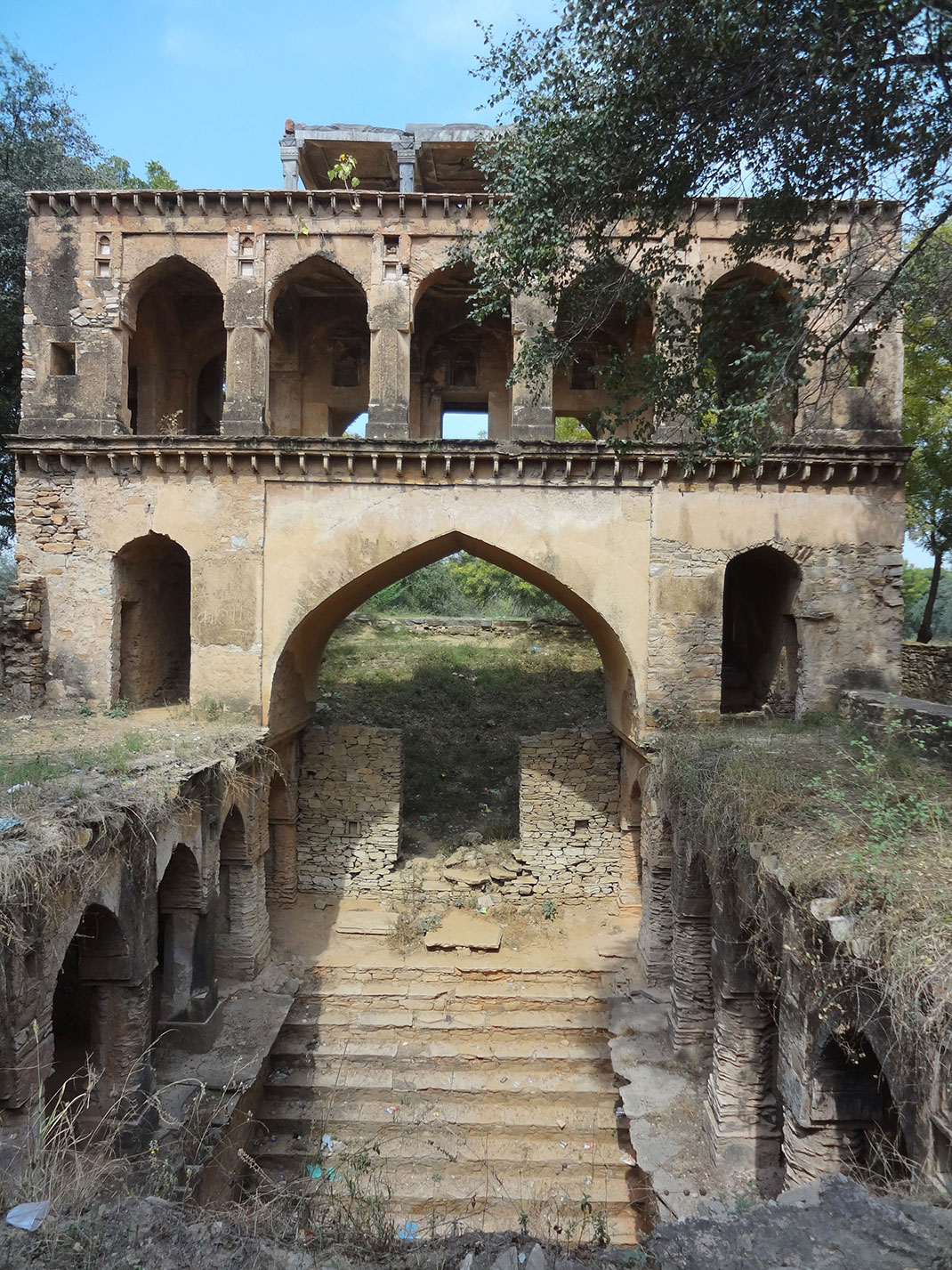 Admire These 2000 Year Old Somptous Buildings In India Destined To Disappear-18