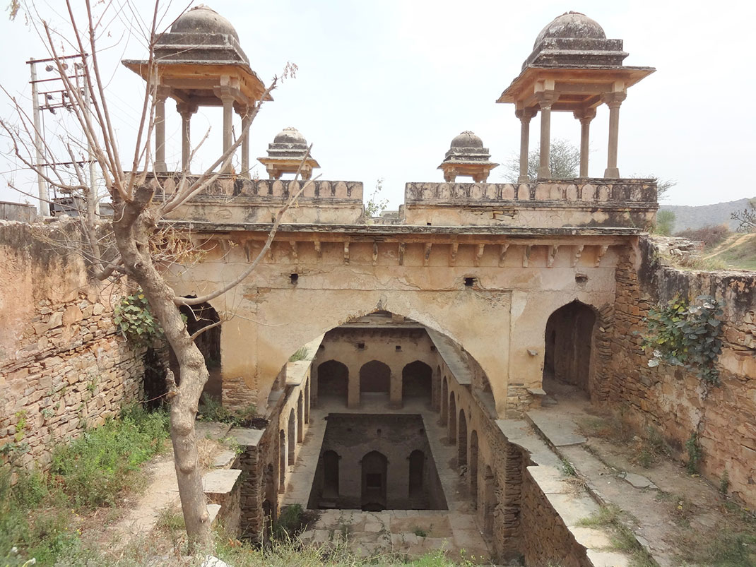 Admire These 2000 Year Old Somptous Buildings In India Destined To Disappear-19