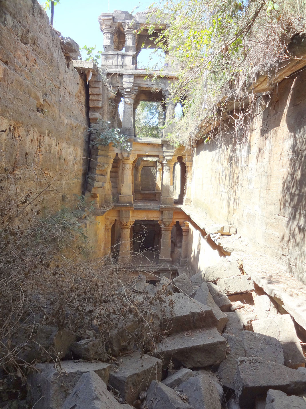 Admire These 2000 Year Old Somptous Buildings In India Destined To Disappear-28