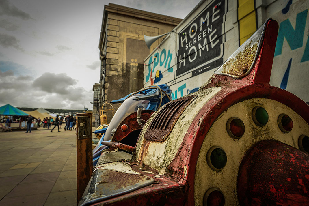 Dismaland- A Disneyland Like Park That Mocks The Decadence Of Our Society-12