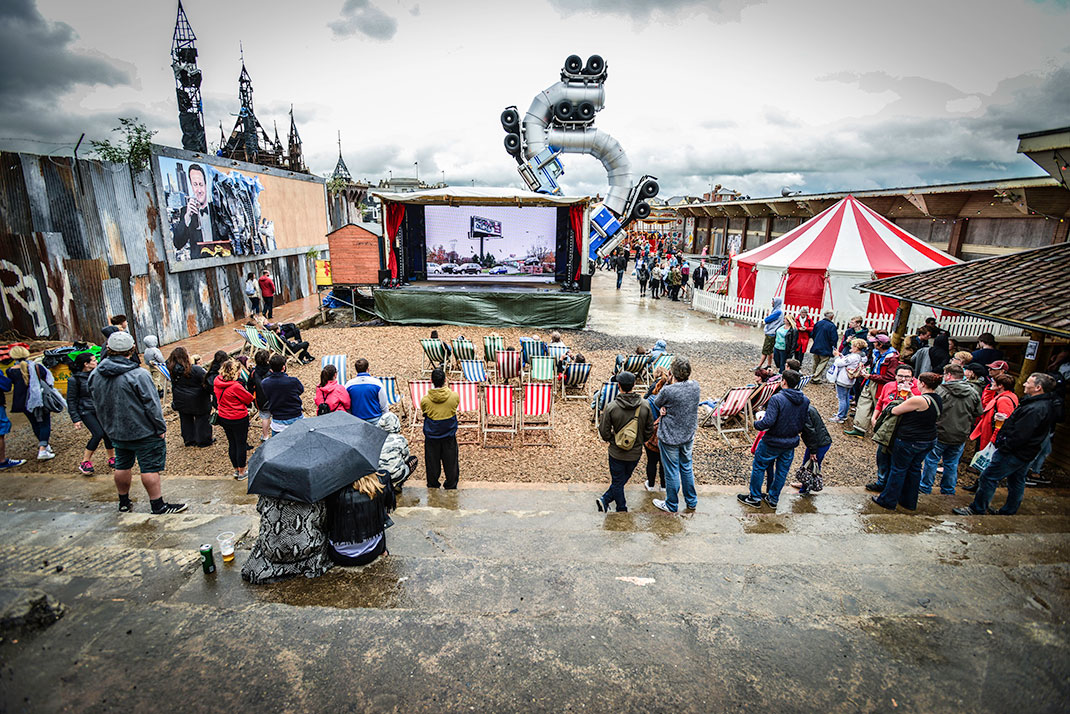 Dismaland- A Disneyland Like Park That Mocks The Decadence Of Our Society-7