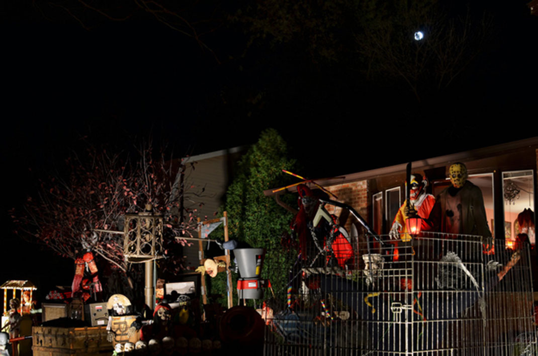 These Halloween Decorations Convert Homes Into Real Horror Meuseums-14