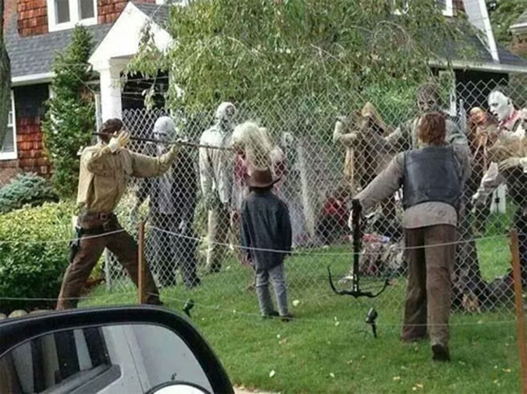 These Halloween Decorations Convert Homes Into Real Horror Meuseums-21