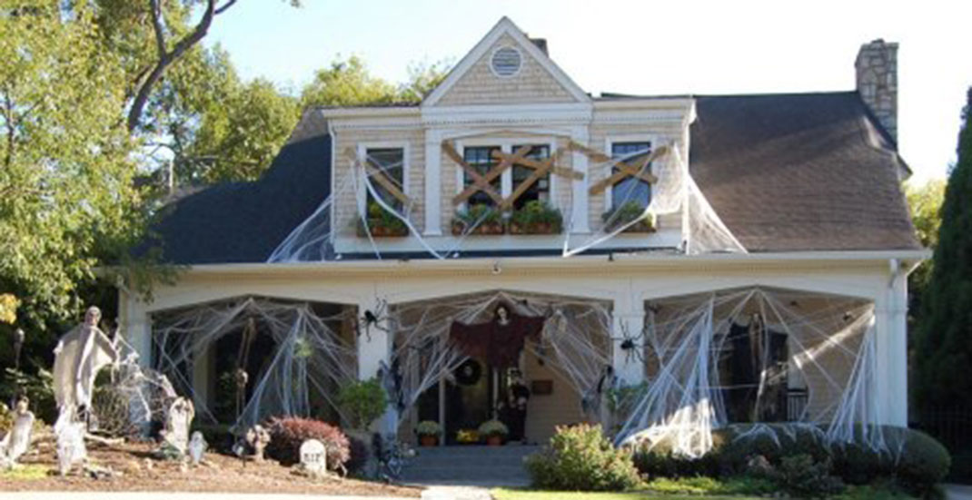 These Halloween Decorations Convert Homes Into Real Horror Meuseums-30