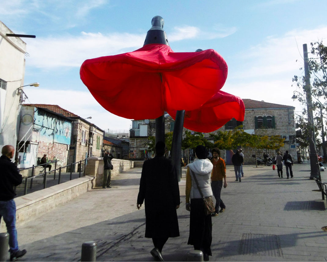 Warde: These Gigantic Streetlights Shaped As Flowers Bloom When Someone Passes Nearby-4