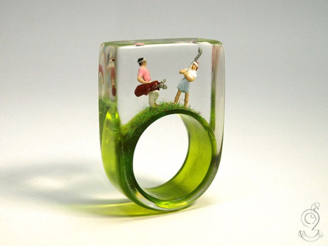 Isabell Manufactures Adorable Rings That Contain Small Scenes Of Everyday Life--9