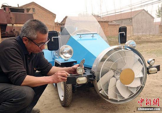 A Wind-Powered Car Built By A Chinese farmer