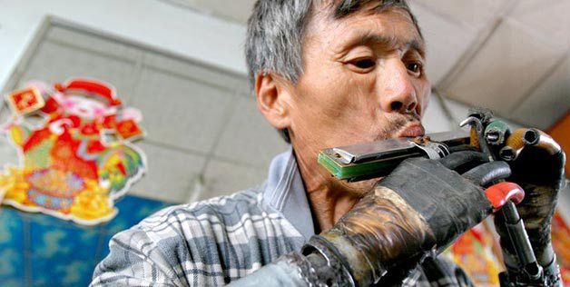 A Chinese Farmer Develops His Own Cost Effective Artificial Arms (Video)