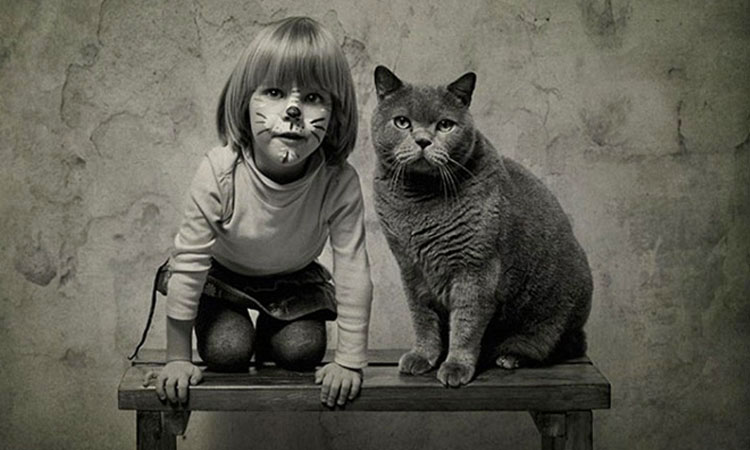 Fantastic Friendship of A 4 Years Old Little Girl With Her Cat (Photo Gallery)
