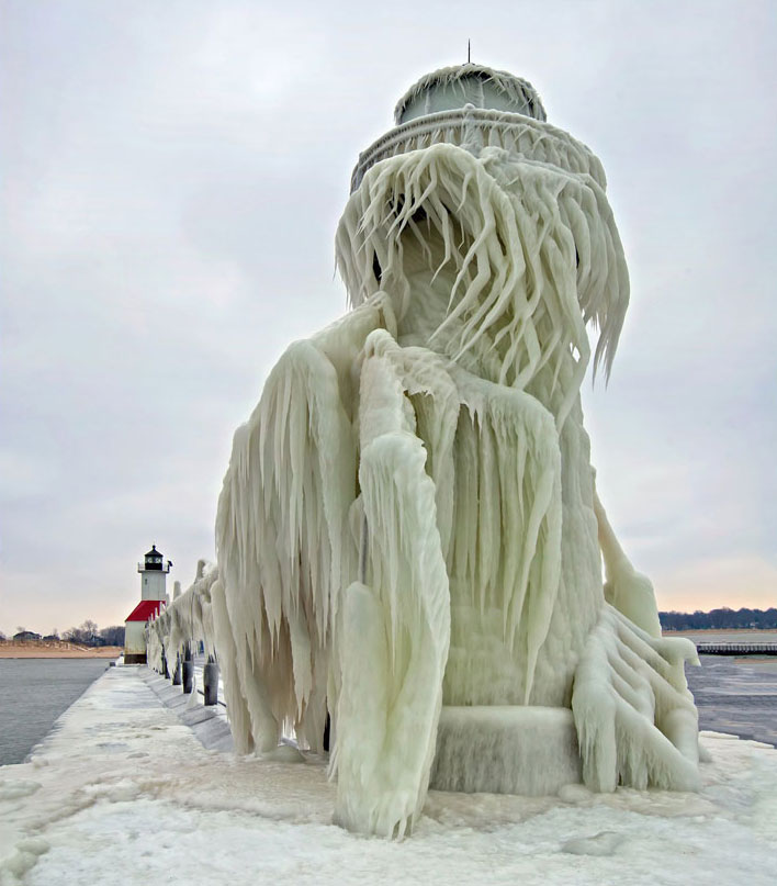 Lake Michigan Pier Turns Into Ice Sculptures 17