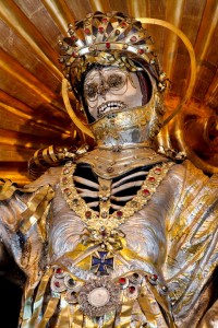 Macabre Art: 19 Skeletons Adorned With Lavish Jewelry In European Churches-1