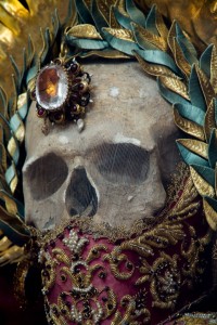 Macabre Art: 19 Skeletons Adorned With Lavish Jewelry In European Churches-10