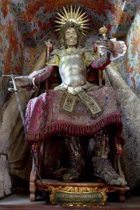 Macabre Art: 19 Skeletons Adorned With Lavish Jewelry In European Churches-11