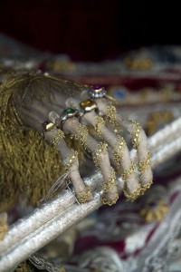 Macabre Art: 19 Skeletons Adorned With Lavish Jewelry In European Churches-13