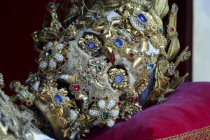 Macabre Art: 19 Skeletons Adorned With Lavish Jewelry In European Churches-18