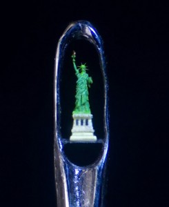 An Artist Creates Amazing Miniature Sculptures Of The Size Of A Sewing Needle Pinhead-9