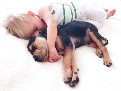 Jessica A stunning Series Of Photograph Immortalizes The Friendship Between A Baby And A Puppy-