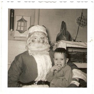 Discover The 23 Most Creepy Santa Photos From The Past-4