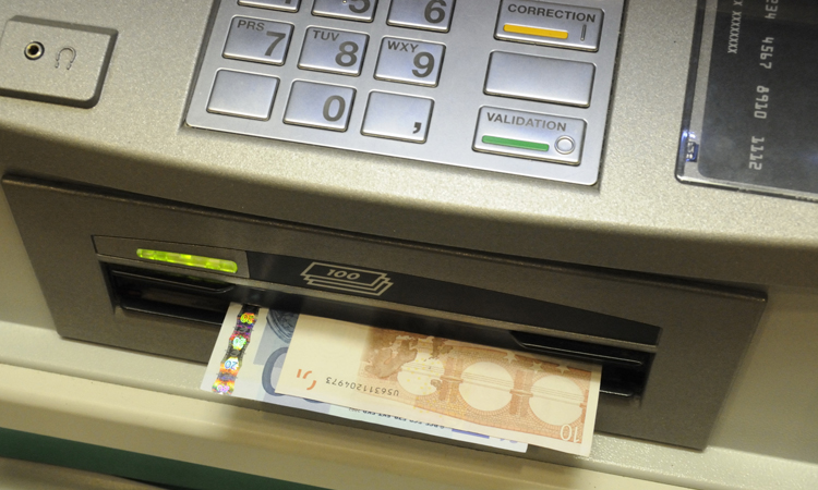 End Of Update To Windows XP Makes 95% of ATMs Worldwide Vulnerable To Piracy -1