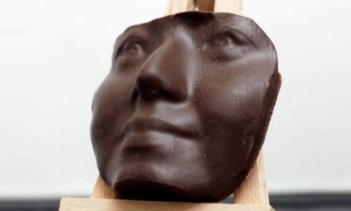 You Can Finally Eat Chocolate Sculpture Of Your Face Using 3D Printing Technology (Video)-4