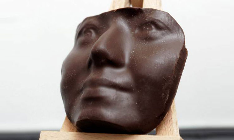 You Can Finally Eat Chocolate Sculpture Of Your Face Using 3D Printing Technology (Video)