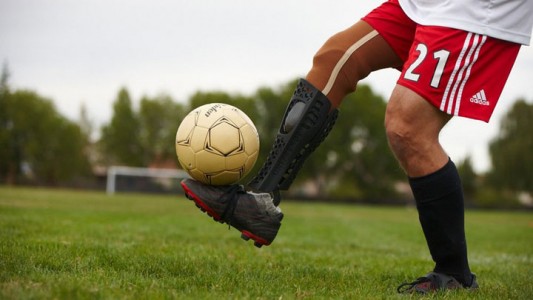 Custom Leg Prosthesis Designs For The Fashionable Amputees-10