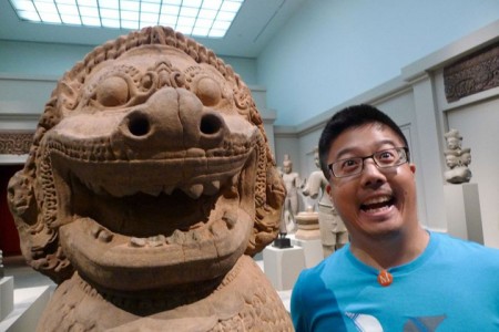 22 People Caught Having Fun In The Museum-