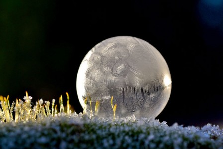 Soap Bubbles Crystallize Into Wonderful Shapes In The Cold Winter-13