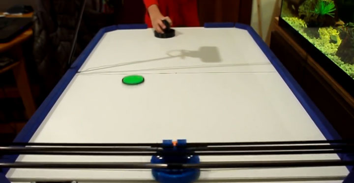A Passionate Of Air Hockey Turns 3D printer Into A Ruthless Robotic Opponent-2