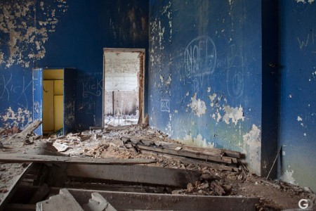 Guillaume Ducreux-Discover The Magnificent Beauty Of An Abandoned Palace-3