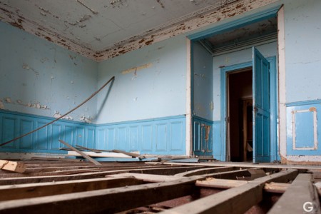 Guillaume Ducreux-Discover The Magnificent Beauty Of An Abandoned Palace-5