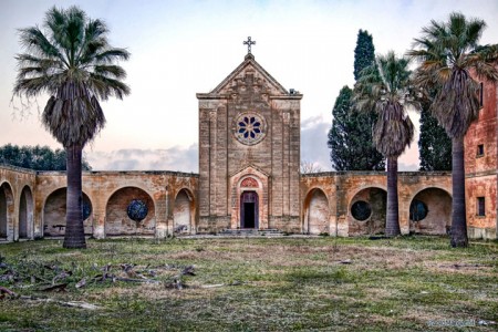 Abandoned churches around the world-13