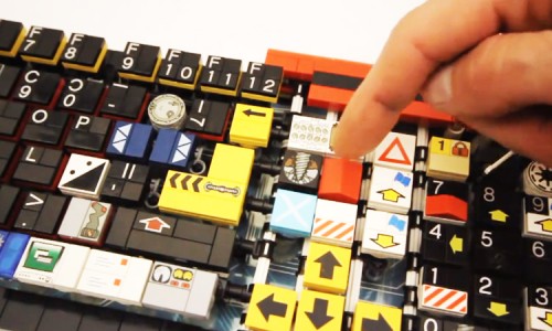 A Passionate Builds A Fully Functional Computer Keyboard With LEGO-2