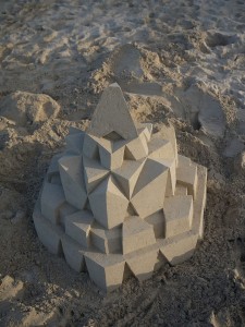 Geometric Sand Castles That Are True Architectural Masterpieces -11