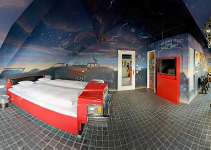 V8 Hotel-A Hotel Dedicated To Automobiles Lets You Sleep In The Most Comfortable Cars (Photo Gallery)-2
