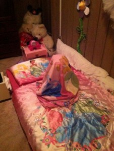 Top 20 Children Playing Hide and Seek Really Badly -14
