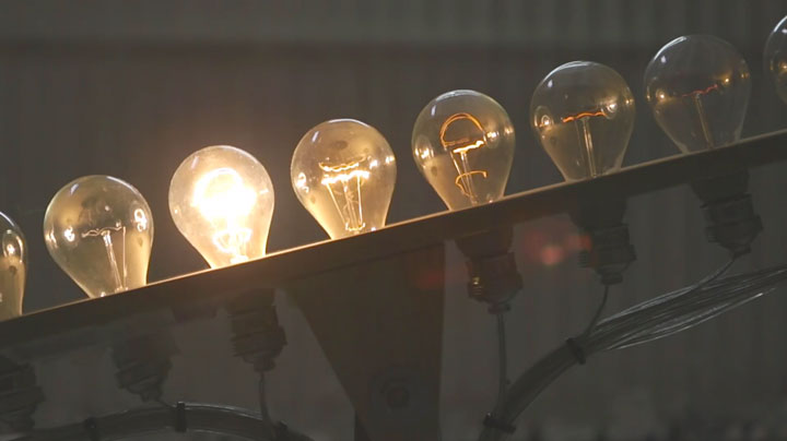 Light Kinetics: See The Light Move From One Bulb To Another Like A ...