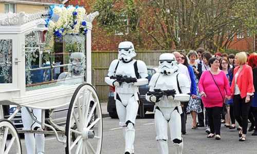 Parents Fulfill Last Desire Of Their 4 Year Old Son By Offering Him A superb Star Wars Funeral-