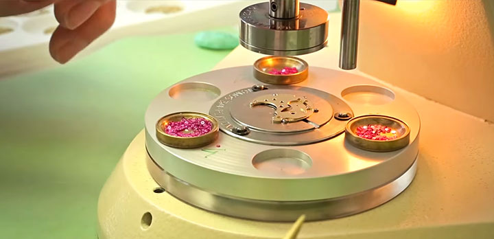 Discover The Extraordinary Precision And Accuracy Of Watchmakers (Video)